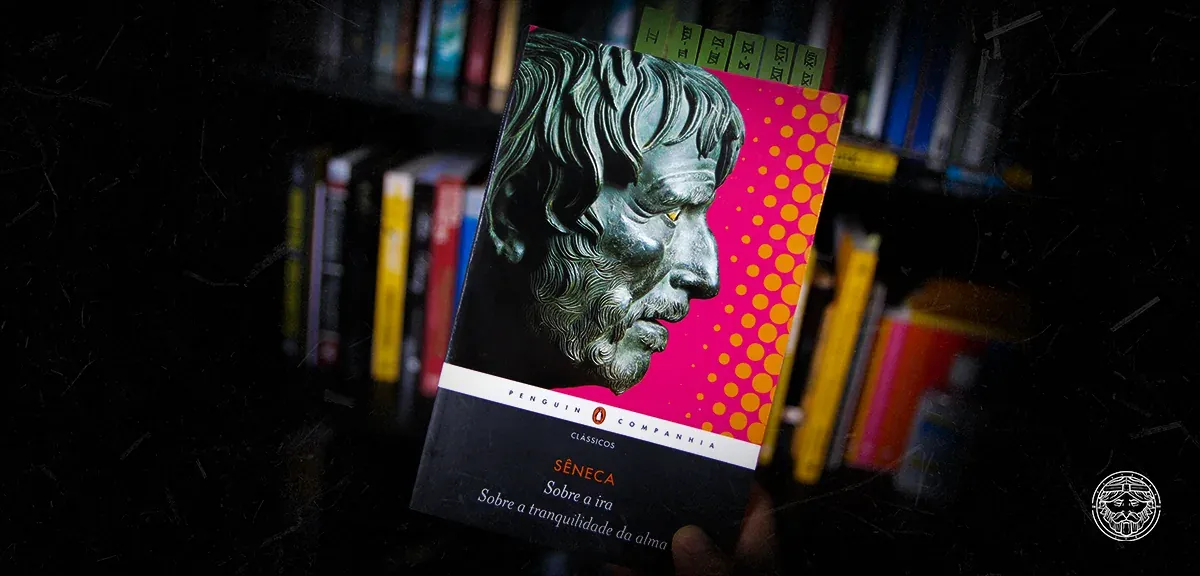 Sobre a Tranquilidade da Alma – Uma Introdução Lúcio Aneu Sêneca (4 a.C. – 65 d.C.), escritor de Sobre a Tranquilidade da Alma, foi um dos mais notórios pensadores da Roma Antiga, ao ponto de ser ovacionado pelo próprio Quintiliano, que exalta a sua condição de universalidade no trato das matérias de erudição.  De discursos a poemas, Sêneca apregoou em muitos tratados morais os conhecimentos e a forma de pensar estóica sobre os dilemas morais humanos.  No diálogo Sobre a Tranquilidade da Alma – De Tranquilitate Animi –, Sêneca se coloca como uma espécie de médico que aponta o tratamento devido para a alma aflita de seu interlocutor e amigo, Sereno, que sofria com as “flutuações” de seus vícios, e que segundo o Estóico, tal tratamento seria a condição divina de tranquilidade da alma – tranquilitas.   Embora, trata-se de um diálogo em forma epistolar, a obra é iniciada com as queixas de Sereno, e na continuidade, Sêneca, ao tomar a palavra, permanece até o final com um monólogo que vai descortinar os dilemas de Sereno, apontando as soluções segundo suas concepções.  Este texto pretende ser como um guia para que a sua leitura da obra seja fluída, aproveitando de forma melhor cada um dos tópicos mais importantes, e tendo o conhecimento prévio sobre a estrutura geral da obra.   A morte de Sêneca, 1871 de Manuel Domínguez Sánchez A morte de Sêneca, 1871 de Manuel Domínguez Sánchez A Problemática do Livro Sereno, o interlocutor, descreve seus dilemas. Em linhas gerais, seu desejo é caminhar em virtude, porém ao se deparar com algumas circunstâncias – que veremos mais à frente em detalhes – ele se vê hesitante, de forma que nem consegue se manter firme e estável no caminho da virtude, contudo tão pouco a abandona e se entrega de todo às paixões. Essas “flutuações” o incomodavam amiúde. Ele diz:  “nem estou de todo liberado dos males que temia e detestava (vícios), nem, por outro lado, estou entregue a eles”.  É necessário ressaltar que por “vícios”, o texto clássico se refere à antítese da virtude, e não a quaisquer naturezas de dependências, embora isto possa ou não estar contido na definição.  Sêneca, à essas “flutuações”, oferece como solução a condição de estabilidade – ou tranquilidade, bem como os possíveis caminhos para tal condição. Essa “tranquilidade” que o Estóico oferece se assemelha à noção de virtude aristotélica como a mediatriz entre dois vícios, que seriam como excessos da virtude, de tal forma que a alma, diante de alguma circunstância, não poderia nem exaltar-se, nem deprimir-se. Tal “linearidade” que despreza ondulações, seria como a tranquilidade que Sêneca deseja conceber como cura.  Estrutura do Livro Abaixo, segue uma estrutura comentada da obra baseada na divisão de José Eduardo Lohner, embora os comentários e parte da estrutura que propomos divirjam em alguns pontos em relação ao tradutor mencionado.   Indicamos sua tradução do texto integral, juntamente com o tratado Sobre a Ira, publicado pela Penguin Companhia, 2014.  Embora esboçados os temas principais, a beleza da linguagem com Sêneca aborda cada um dos tópicos jamais poderia ser traduzida neste resumo, tão pouco a profundidade dos temas, ou ainda, tantos outros tópicos que aqui serão omitidos. Que este guia seja também um convite para a leitura do tratado.  Sobre a Tranquilidade da Alma - Sêneca - Academuslab Livro Sobre a Tranquilidade da Alma - Sêneca | Direitos da foto: Academuslab. Capítulo I – As dores de Sereno Conforme já tratado, o livro inicia-se com as indagações e queixas de Sereno. Os vícios aos quais Sereno se refere como as oscilações em sua busca por virtude são basicamente de três naturezas:  1. Hesitação diante de bens materiais: Embora ele argumente que despreze a suntuosidade procedente do luxo, em dados momentos, ele se vê tentado a voltar-se não mais à frugalidade. O luxo o atacava sempre com uma “mordida secreta”.  2. O caminho do ócio ou do negócio: Sereno descreve sua alternância entre o exercício da vida pública no âmbito jurídico e o recolher-se para os estudos solitários e o cultivo da cultura – conceito antigo de ócio. O grande dilema reside quando a vida pública se apresenta em meio a dificuldades, com trabalhos árduos, isso conduzia-o ao recolhimento como uma espécie de fuga. Após uma sessão de leitura edificante, ele sentia-se impelido a voltar-se ao exercício da vida pública.  3. Dilema estético sobre a escrita: Sereno privilegiava o conteúdo como o componente mais importante na arte de escrever, levando em conta um estilo de escrita simples que fosse condizente ao seu saber. Contudo, a altivez de espírito dirigia-o a abandonar o estilo simples e adotar um estilo sublime que reconhecidamente não era sua “própria voz”.  Sereno ainda relata o seu receio de sucumbir a estas condições, tal como alguém em uma corda-bamba prestes a cair. O capítulo termina com o interlocutor clamando por um remédio que possa dar cabo destas flutuações.  Capítulo II – O Remédio: A Tranquilidade da Alma Com efeito, Sêneca assume seu papel de “médico” e começa a considerar as questões a ele impostas. O Estóico, pelo fato de seu interlocutor se tratar de alguém que busca a virtude, minimiza a angústia de Sereno com sua condição, não o tratando como alguém doente, mas como alguém que ainda não se habituou a ter saúde.  Entretanto, Sêneca chama atenção a real importância daquilo que seu interlocutor deseja. Essa condição de não perturbação da alma, da qual Demócrito denomina como euthymía, Sêneca a chama de tranquilitas, uma condição de não perturbar-se que é hiperbólicamente quase divina, porém seria o remédio para dar cabo de tais flutuações.  Sêneca ainda descreve as condições de indivíduos que estão de fato entregues aos vícios que Sereno menciona, e como para estes, nem no negócio, e tão pouco no ócio há lugar de tranquilidade. Mudam de lugar, achando que assim, poderão mudar sua condição, quando na realidade é o interior que carece de mudança. Por não haver contentamento nem em um estado, nem em outro, para Sêneca, isso geraria o tédio e a instabilidade para tais indivíduos.  Capítulo III ao VIII – A Virtude no Ócio e no Negócio Nestas sessões, Sêneca começa a pontuar os medicamentos que julga necessários para a estabilidade na virtude e combate de tal tédio anteriormente mencionado. Ele defende que o exercício da virtude não se aplica apenas ao ócio, mas também no âmbito público ou nos negócios – negotia – ou ainda em quaisquer circunstâncias. É útil ao Estado não só apenas quem julga os réus, mas quem adverte os jovens sobre o bom proceder.  Sobretudo nos capítulo de 3 a 5, Sêneca foca na análise da vida pública e política, conciliando o exercício da virtude com tais atividades.  “Vale notar que, de um lado, numa situação política opressiva, um homem sábio encontra ocasião para se manifestar, e, de outro, numa situação próspera e feliz, reinam o dinheiro, a inveja e mil outros vícios da inércia”.  No capítulo 6, Sêneca evidencia a necessidade de examinar a si mesmo, pois, via de regra, nos parece que podemos fazer mais do que realmente podemos. Seguida da reflexão sobre si próprio, deve-se considerar as ações e planejamentos que desejamos alcançar; nossa real capacidade deve acompanhar nossos projetos, por isso o exame de si seria tão importante.  O capítulo 7 é tomado por uma reflexão que o Estóico faz sobre o papel da amizade, e os critérios e cuidados para escolher um amigo.   Capítulo VIII ao IX – As Dores das Riquezas e o Comedimento Esta seção discorre sobre os bens pessoais e as riquezas. Para ele, as dores oriundas das riquezas excedem as dores de outros temores como a própria morte. A dor de não ter (riquezas) é menor do que o medo de perdê-las, argumenta o filósofo. Os patrimônios seriam para ele o maior motivo das desavenças humanas.  Sêneca ainda fixa bom termo no usufruto das riquezas:  “O melhor limite para o dinheiro é aquele em que nem nos deixa cair na pobreza, nem da pobreza nos distancia”.  Ele ressalta como a frugalidade e o comedimento devem ser guiados pelo o que é necessário, não entregando-se ao luxo ou aos excessos. Coma o necessário, beba apenas o necessário. Toda pompa e suntuosidade são apenas combustíveis para a vaidade.  Para Sêneca a riqueza deve ser buscada em nós e não em fortunas.  Mesmo em despesas com boas finalidade como a literatura, o limite ponderado deve ser observado.  Capítulo X ao XI – As Correntes dos Bens e a Morte Nesta seção, Sêneca aplica diversas premissas do estoicismo ainda no âmbito dos bens materiais. De certo modo, todos estamos atados a certas naturezas de vicissitudes como riquezas, honra e afins; mesmo aqueles que possuem uma vida difícil, o hábito torna o “peso” de tal vida mais leve ao longo do tempo, de modo que é possível ver lazer e diversão em qualquer estilo de vida.   Para Sêneca, é necessário a consciência desta “atadura” que nos prende a tais vicissitudes, de forma que enxerguemos que, na realidade, todos somos escravos em alguma medida. Desta consciência, podemos afrouxar as “ataduras” quando muito apertadas, e apertá-las quando demasiadamente frouxas estiverem; nem se apagar exageradamente a tais questões, e nem tão pouco desprezá-las quando contiverem louvor, aplicando o exercício da razão.  Na última metade desta seção, Sêneca se dedica ao tema da morte e à ansiedade decorrente desta sentença. Para o Estóico, é impossível viver bem sem a consciência de nossa mortalidade. Tudo antever, como se quaisquer hipóteses fossem possíveis de acontecer em nossa vida, para o filósofo, é a força motora para o bem viver. Aqueles que vivem somente esperando da vida alegrias mil, estarão em cada dilema, frustrados com sua própria condição.   “Viverá mal todo aquele que não souber morrer bem”.  Capítulo XII ao XIV – Ações Sem Propósitos Jamais empreender ações sem propósitos, sobretudo diante da busca por riquezas, ou ainda, cobiçar além do que nos é dado, é o que Sêneca continua a argumentar como remédio para titubear diante do luxo.  Ele ainda alerta sobre o perigo na execução de tarefas múltiplas, porém irrefletidas e desnecessárias, e da agitação oriundas dessas, matéria em que a esfera pública é especialmente propensa.  O vício que Sêneca pontua aqui é o de buscar informações e ocupações aos montes, além de verificar numerosos fatos irrelevantes, quando nada disto é necessário. Essas definições parecem se assemelhar ao conceito moderno de entretenimento.  Deve-se propor fazer aquilo que é necessário, ainda que, estes sim, sejam inumeráveis, e considerar as eventualidades que podem nos impedir de executar tal e tal tarefa; exatamente o exercício mental de tudo antever postulado nos capítulos anteriores. Tal fato se aplica em não nos apegarmos demais a projetos futuros, de sorte que, assaltados por intempéries, tenhamos a resiliência da adaptação que despreza as frustrações.  Ele ainda ratifica o dever de interpretar os fatos positivamente ao citar Zenão, que após perder todos os seus bens, se viu apenas mais livre para filosofar.  Capítulo XV a XVII – Relacionamentos e a Vida de Aparências Nesta seção derradeira, Sêneca trata dos relacionamentos, e como é imprescindível o otimismo e a benevolência em face das atitudes alheias que nos cercam, desprezando o importunamento inerente a tais atitudes.   “É mais humano rir-se da vida do que deplorá-la”.  O filósofo ainda comenta a atitude requerida em face das injustiças, como a morte de bons homens ou inocentes; fato não tão raro em sua época. Como exemplos notórios desta ordem, entre outros, Sêneca cita Sócrates, Cícero e Catão.  Ademais, Sêneca ainda menciona quão dolorosa é a vida de aparências movidas por vaidade, e quão grande deleite há na simplicidade.  Por último, o Estóico menciona a sabedoria necessária para alternar entre atividades diárias e o recolhimento. Reflete também sobre o papel do descanso e do lazer para o cultivo da tranquilitas, citando outros exemplos de homens que foram notórios em seus empreendimentos, todavia, cada qual tinha em conta seu respectivo descanso e lazer.  Informações Importantes para ler Sobre a Tranquilidade da Alma Conforme observado, o diálogo está centrado sobre duas grandes estruturas: O problema de Sereno e sua instabilidade e o tratamento que o Estóico oferece.  Sêneca oferece fileiras de conselhos baseados no pensamento estóico, em grande medida postuladas por Zenão de Cítio, qual ele menciona lá pelas tantas do capítulo XIV.  O comedimento em relação aos prazeres e as aflições é um dos motes principais e condição básica para alcançar o ideal de tranquilidade que os estóicos pregavam – a ataraxia.  Sêneca, comenta os três dilemas de Sereno na obra basicamente desta forma:  1. Primeiramente, tenta descrever quais as condições destas flutuações que Sereno padece, definindo-as no capítulo II;  2. Após este capítulo, Sêneca aborda, majoritariamente, a primeira questão e a segunda – dilemas sobre o ócio e as riquezas – nos capítulos subsequentes. Ao dilema sobre o “Ócio ou Negócio”, ele dedica os capítulos III e IV.   3. Sobre o dilema acerca das riquezas, praticamente podemos ver o tema em todos os capítulos vindouros, embora mais especificamente seja tratado nos capítulos de VIII a XI.  4. De XII a XVII, ele retoma o assunto da esfera pública e o ócio, além do epílogo.   O terceiro dilema de Sereno sobre a estética da escrita é respondido pelo espírito geral da obra e argumentação do Estóico.  Não raro, Sêneca adverte sobre temas que parecem exceder as indagações de Sereno, contudo podem ser entendidos como causas do efeito da intranquilidade de seu interlocutor.  A tranquilidade e o balizamento da instabilidade, são os temas recorrentes em todos os capítulos, aos quais Sêneca trabalha de forma transversal; alterna entre os dilemas ou trata-os de modo conjunto, quando de algum modo se tocam.  No limite, o cerne da questão que Sêneca trabalha é o de não permitir que seu interlocutor seja seduzido por quaisquer natureza de dilemas da vida, sejam elas riquezas ou vida pública. Para tal, o comedimento é o remédio necessário para o não exaltar-se, nem o depreciar-se, de tal forma que pelo o hábito – considerando esta definição também como a própria virtude, dentro do Mundo Clássico – o indivíduo adquira a estabilidade que busca diante de cada um dos dilemas que se apresentam, ao passo que a tal tranquilitas se torna o próprio estilo de vida do sujeito.